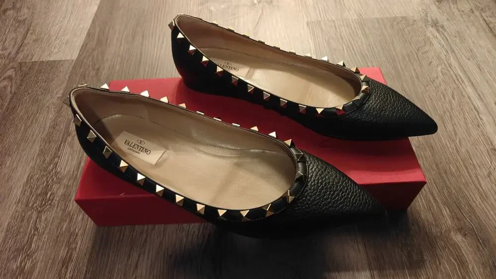 Valentino Garavani Rockstud pointed-toe ballerina flats size 39